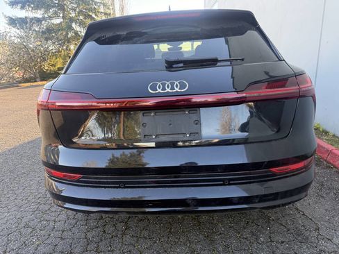 Used 2019 Audi e-tron Prestige w/ Prestige Package image 5
