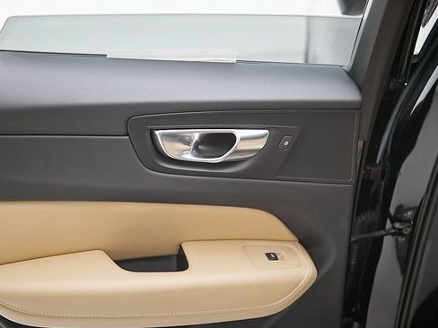 Certified 2023 Volvo XC60 B5 Ultimate w/ Protection Package Premier image 19