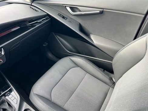 Certified 2024 Kia Niro EX image 12