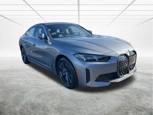 Used 2025 BMW i4 eDrive40 image 2