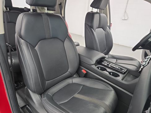 Used 2024 Honda Pilot Touring image 10