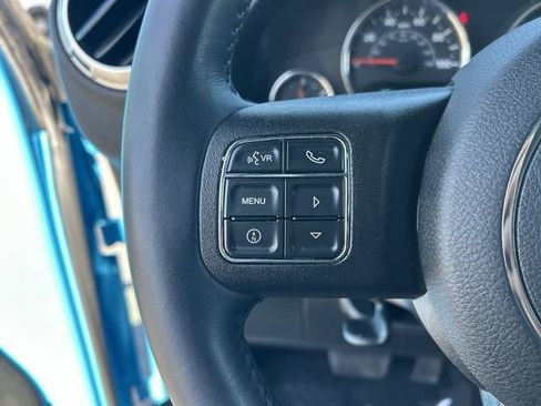 Used 2018 Jeep Wrangler Unlimited Rubicon w/ Connectivity Group AWD/4WD image 22