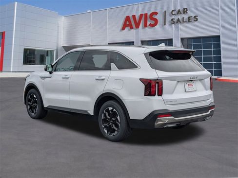 Used 2024 Kia Sorento S image 3