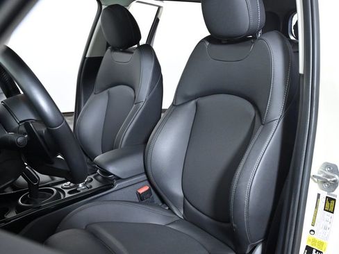 Used 2023 MINI Cooper Clubman S w/ Premium Package image 27