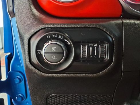 Used 2021 Jeep Gladiator Rubicon AWD/4WD image 19
