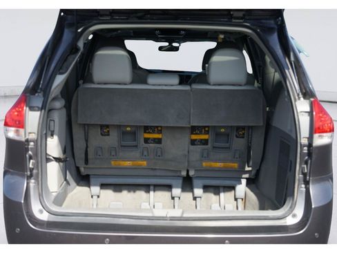 Used 2013 Toyota Sienna XLE FWD image 34