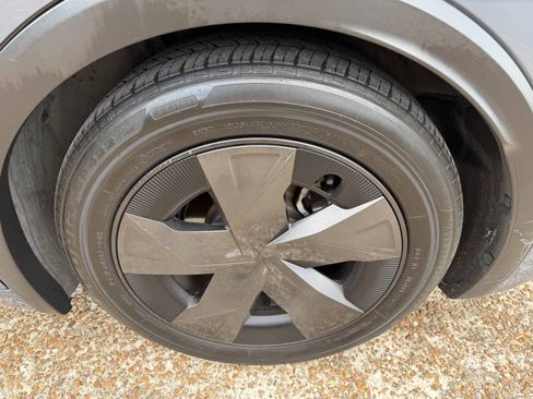 Used 2024 Toyota Prius LE FWD image 15