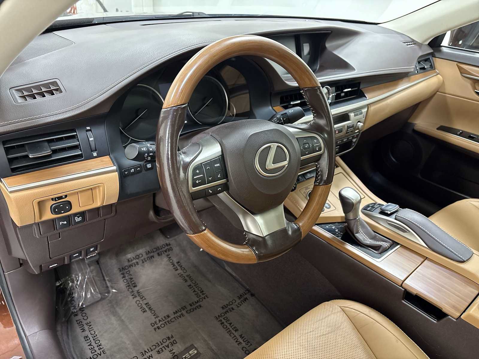 Used 2016 Lexus ES 300h w/ Luxury Package w/Wood Trim FWD image 12