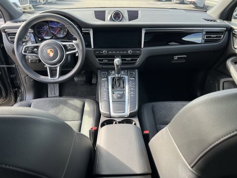 Used 2021 Porsche Macan image 16