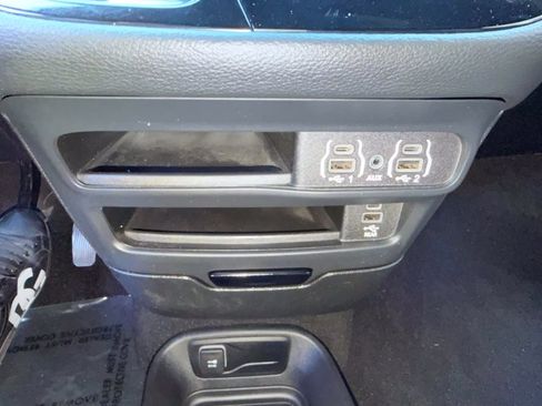 Used 2023 Chrysler Pacifica Touring-L w/ Uconnect Theater Family Group FWD image 30