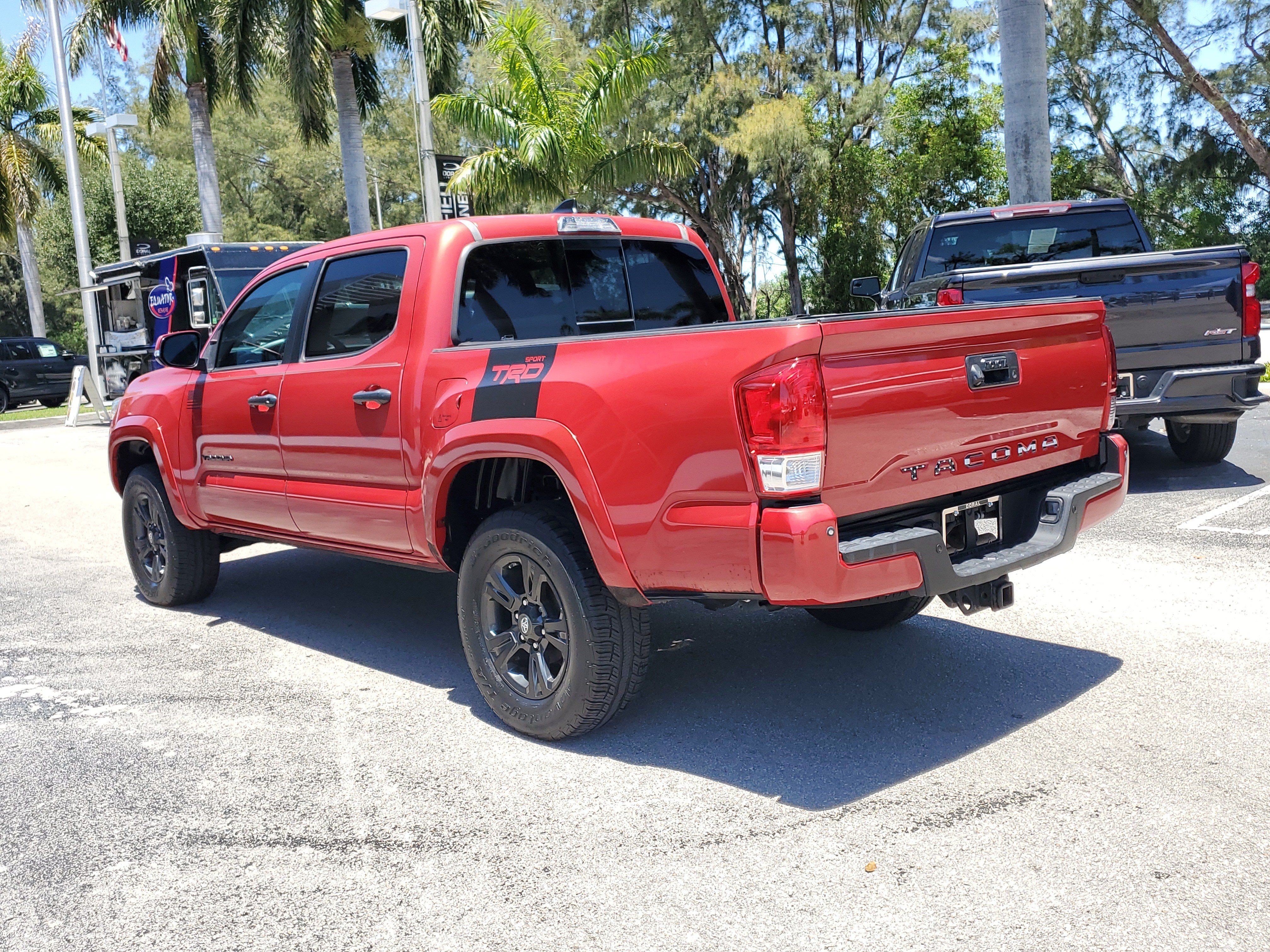 Used 2017 Toyota Tacoma TRD Sport w/ Premium & Technology Package RWD image 4