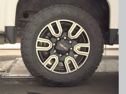 Used 2022 GMC Sierra 2500 AT4 w/ AT4 Premium Plus Package AWD/4WD image 6