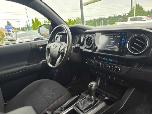Certified 2016 Toyota Tacoma TRD Sport w/ Premium & Technology Package AWD/4WD image 10