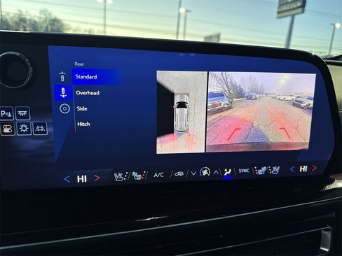 Used 2024 Chevrolet Traverse RS image 17