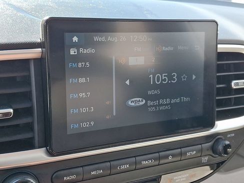 Certified 2025 Hyundai Venue SEL FWD image 18