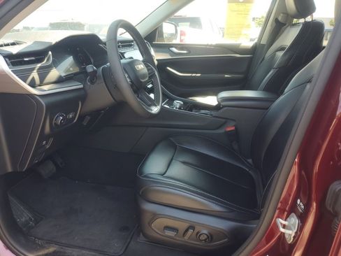 Used 2023 Jeep Grand Cherokee Limited w/ Black Appearance Package AWD/4WD image 14