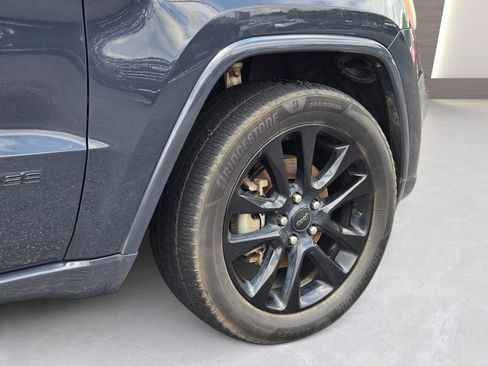 Used 2017 Jeep Grand Cherokee Altitude AWD/4WD image 11