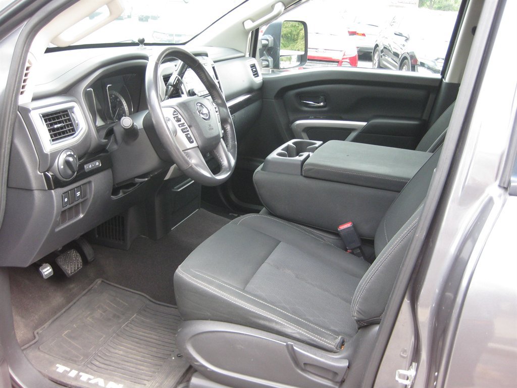 Used 2017 Nissan Titan SV AWD/4WD image 14