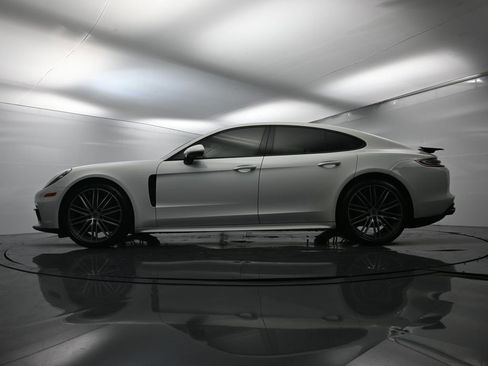 Used 2018 Porsche Panamera 4S image 43