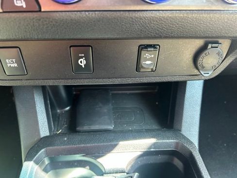 Used 2017 Toyota Tacoma TRD Off-Road w/ Tow Package (A/T) AWD/4WD image 15