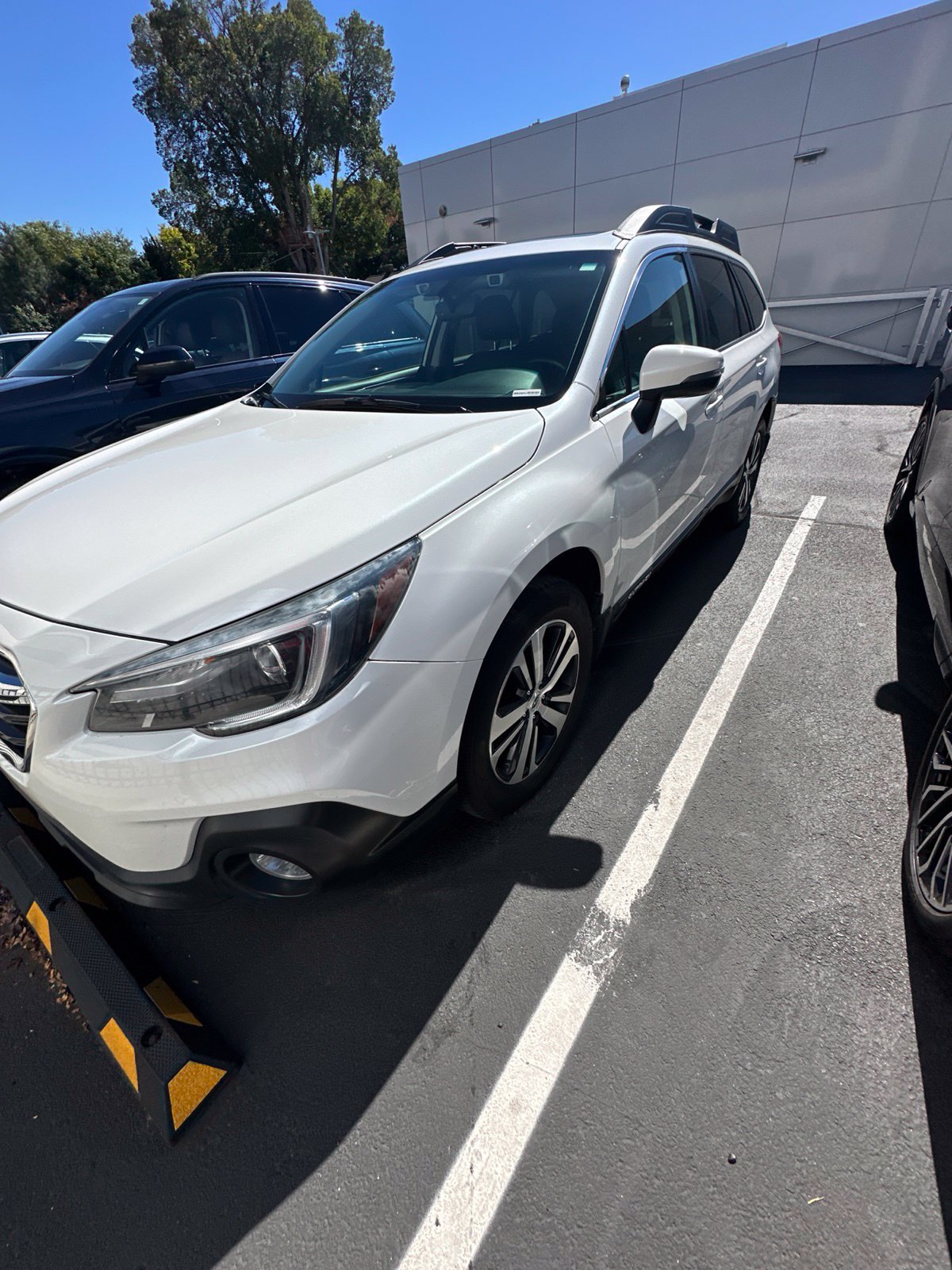 Used 2019 Subaru Outback 3.6R Limited w/ Popular Package #2 AWD/4WD image 3