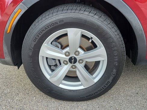 Used 2022 Kia Sorento LX image 11