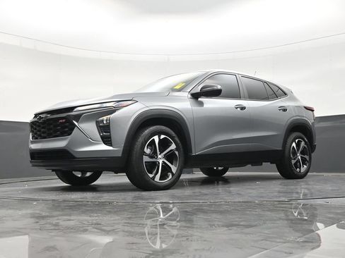Used 2025 Chevrolet Trax RS FWD image 20