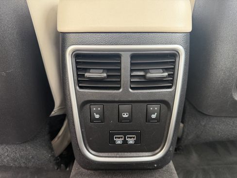 Used 2016 Chrysler 300 C AWD/4WD image 27