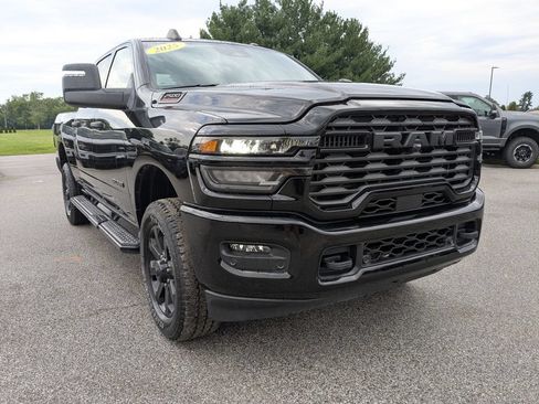 Used 2025 RAM 2500 Big Horn AWD/4WD image 3