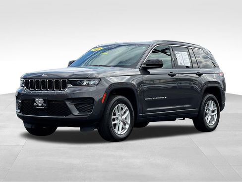 Used 2024 Jeep Grand Cherokee Laredo X w/ Luxury Tech Group I AWD/4WD image 3