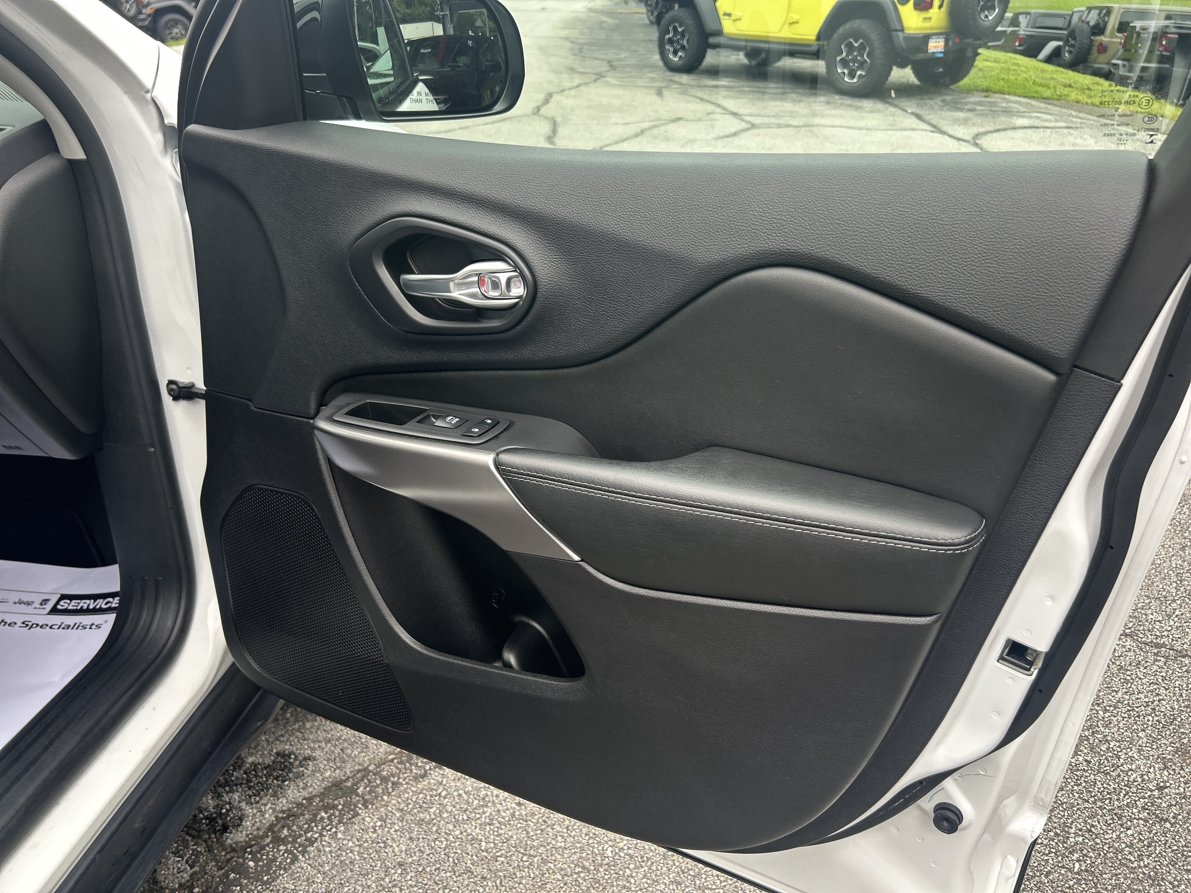 Certified 2022 Jeep Cherokee Latitude Lux FWD image 23