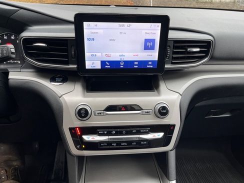 Used 2024 Ford Explorer XLT w/ Equipment Group 202A image 22