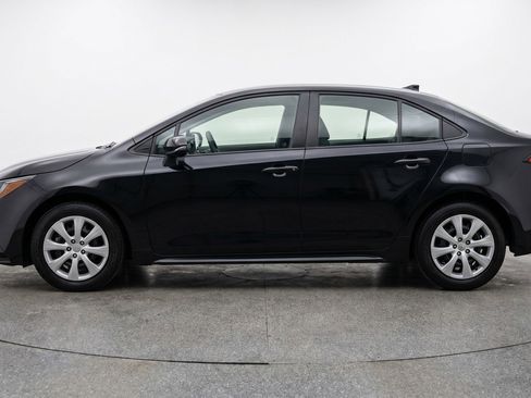 Used 2025 Toyota Corolla LE FWD image 5
