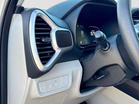 Used 2023 Kia Soul LX image 10