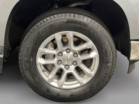 Used 2023 Chevrolet Silverado 1500 LT AWD/4WD image 19