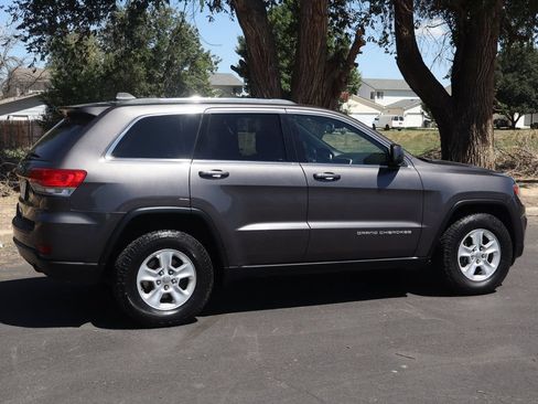 Used 2014 Jeep Grand Cherokee Laredo w/ Quick Order Package 23E AWD/4WD image 4