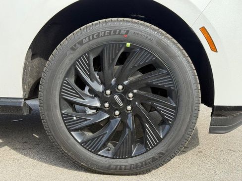 New 2026 Lincoln Navigator L Reserve w/ Jet Appearance Package AWD/4WD image 4