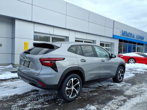 Used 2024 Chevrolet Trax RS w/ Driver Confidence Package image 6