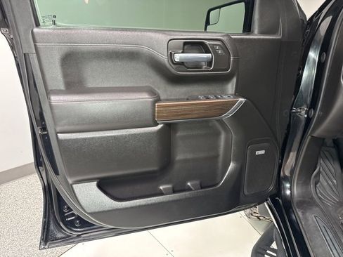 Used 2021 Chevrolet Silverado 1500 LT Trail Boss w/ Convenience Package II image 9