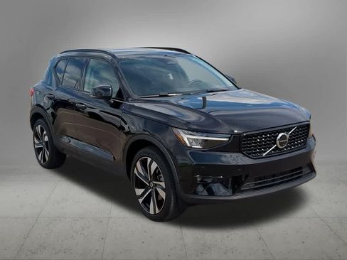 Used 2023 Volvo XC40 B5 Plus w/ Protection Package Premier AWD/4WD image 8