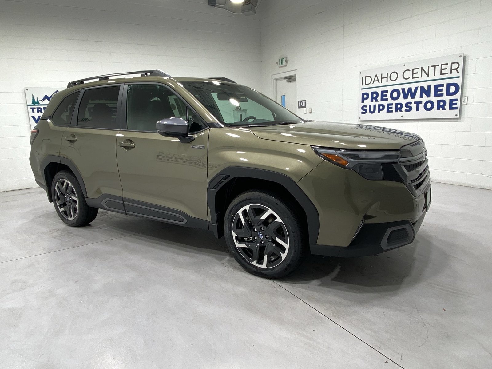 New 2026 Subaru Forester Touring AWD/4WD image 2