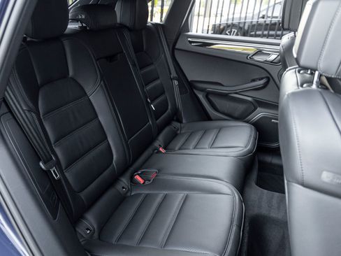 Certified 2026 Porsche Macan AWD/4WD image 37
