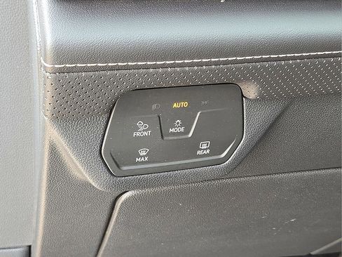 Used 2024 Volkswagen Atlas SE image 24