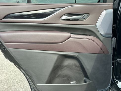 Used 2024 Cadillac Escalade V w/ LPO, ONYX Package image 32