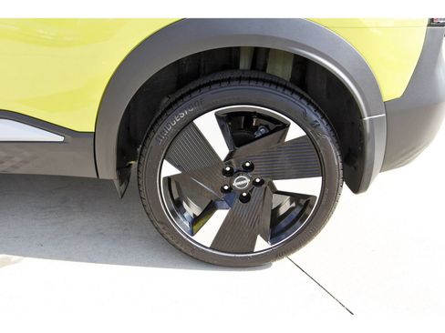 Certified 2026 Nissan Kicks SR FWD image 30