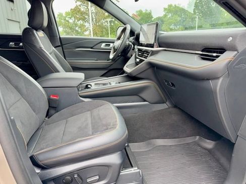 Used 2026 Ford Explorer Tremor w/ Tremor Convenience Package AWD/4WD image 8