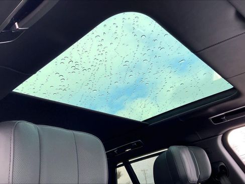 Used 2025 Land Rover Range Rover Autobiography image 13