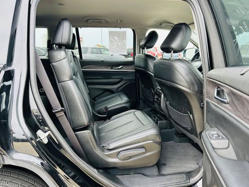 Used 2023 Jeep Grand Cherokee L Limited w/ Luxury Tech Group II AWD/4WD image 35