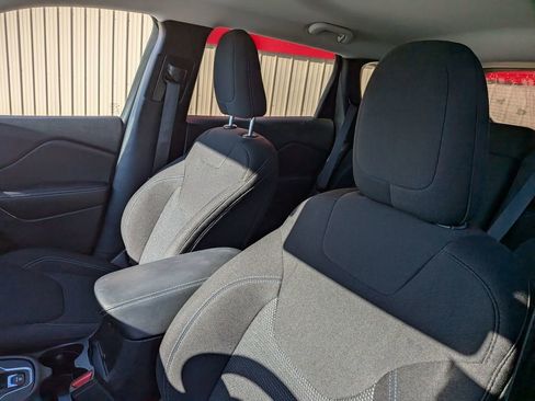 Used 2021 Jeep Cherokee Latitude image 13