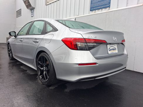 Used 2023 Honda Civic Sport image 3